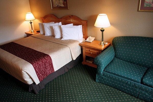 Red Roof Inn Knoxville 2 beds