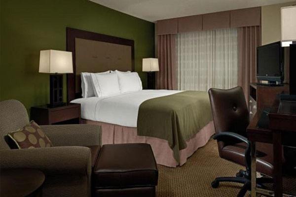 Holiday Inn Express & Suites in Sweetwater, TN