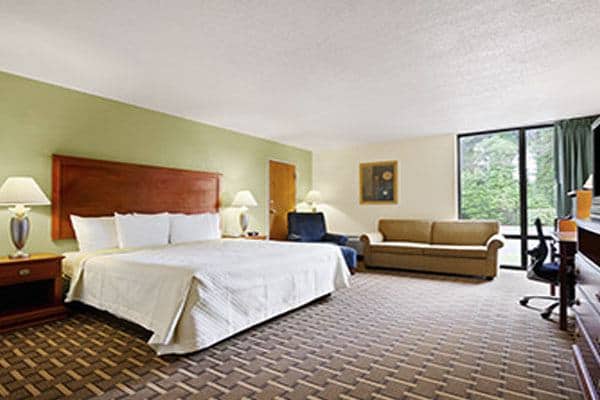 2 Double Bed Guest Room Days Inn Fayetteville, NC Hotel